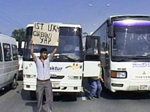 EYLEMCİLER E 5'İ TRAFİĞE KAPADI