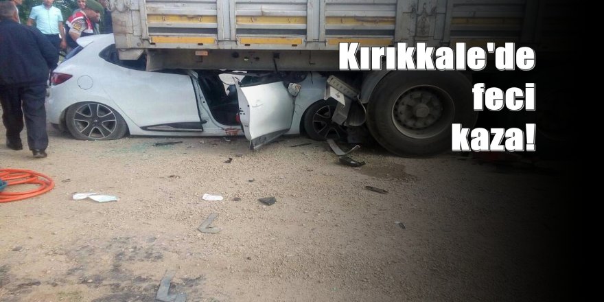 Otomobil park halindeki TIR’ın altına girdi!