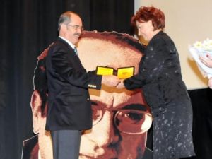 Güldal Mumcu Yılın Siyasetçisi Seçildi