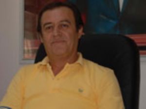 AKP'li başkandan AKP kurucusuna dayak!