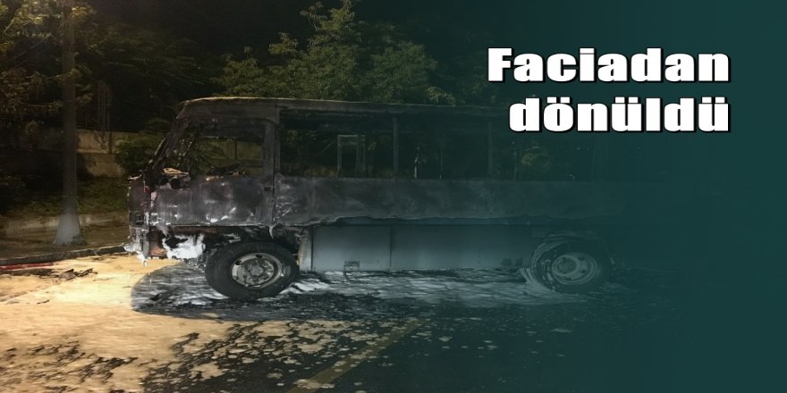 Beşiktaş’ta yolcu minibüsü alev alev yandı