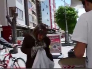 Eskişehir'de Direnişçilere Ekmek Dağıtan Nine