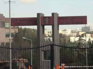 Harb Akademilerine Girdi Bıçakla Saldırdı