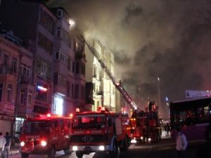 Beyoğlun'da Yangın Paniği