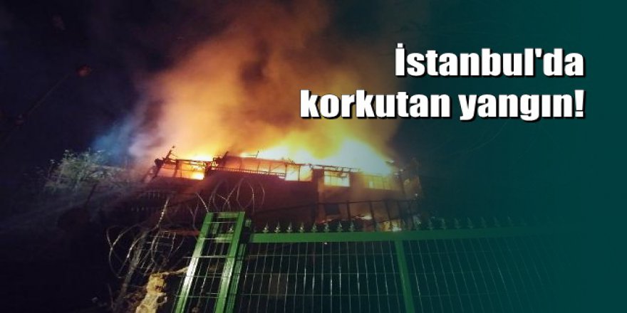 Fatih’te tarihi ahşap bina küle döndü