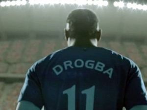 GS'liler Bu Reklama Çok Kızacak! Drogba'ya Chelsea forması giydirdiler