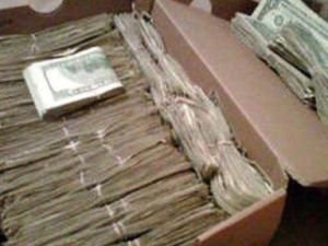 İçi para dolu bir kutu daha