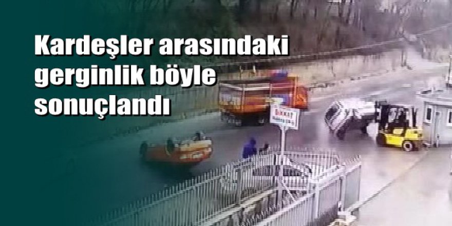 Patron çıldırdı: Araçları forkliftle yola böyle fırlattı…