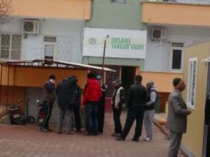 İHH Bürosuna Şafak Baskını