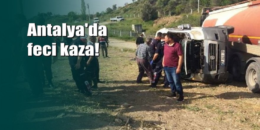 Antalya'da tankerle servis minibüsü çarpıştı: 1'i ağır 16 yaralı