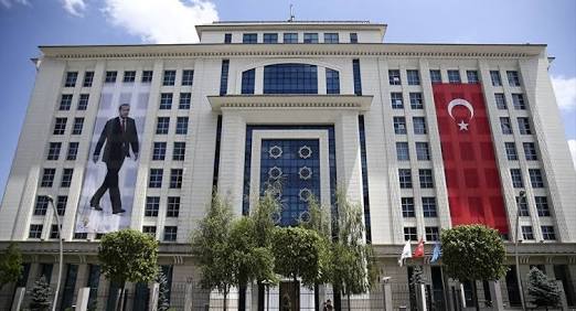 Ünlü anketçi :AKP 'de panik başladı