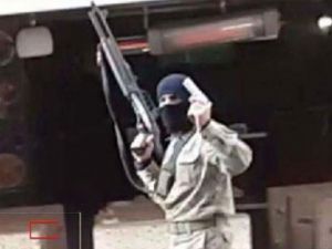 İZMİR'DE POMPALI DEHŞETİ