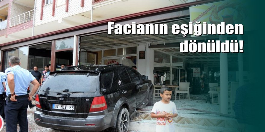 Antalya'da bir sürücü ciple fırına girdi