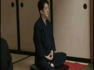 Başbakan Kendini Dövdürüyor