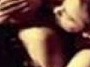 Kız yurdunu karıştıran sapık kız, odalara kanlı iç çamaşırı...