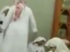 Kuran okuyamayan çocuklar sıra dayağından geçirdi!