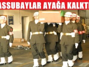 Astsubaylar Ayağa Kalktı