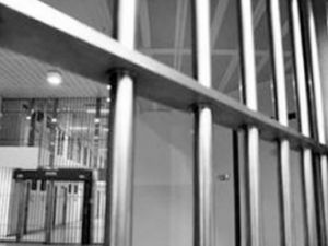 Mahkum Gardiyandan Hamile Kaldı