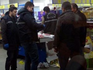 Maskeli ve Tabancalı 3 Kişinin Soygun Girişimi Kamerada