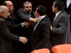 Mecliste Beddua Üzerine Kavga