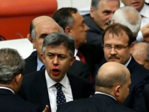 MECLİS'TE KANLI KAVGA