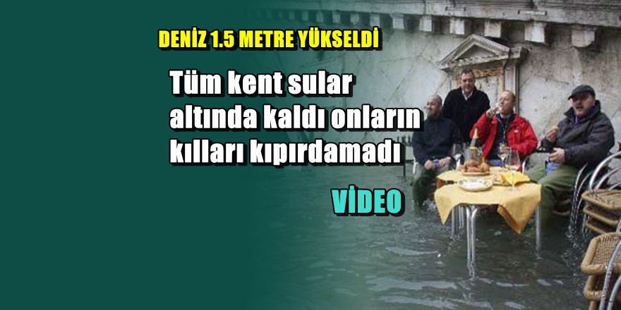 Venedik'te sel basan restoranda pizza keyfi görüntüleri