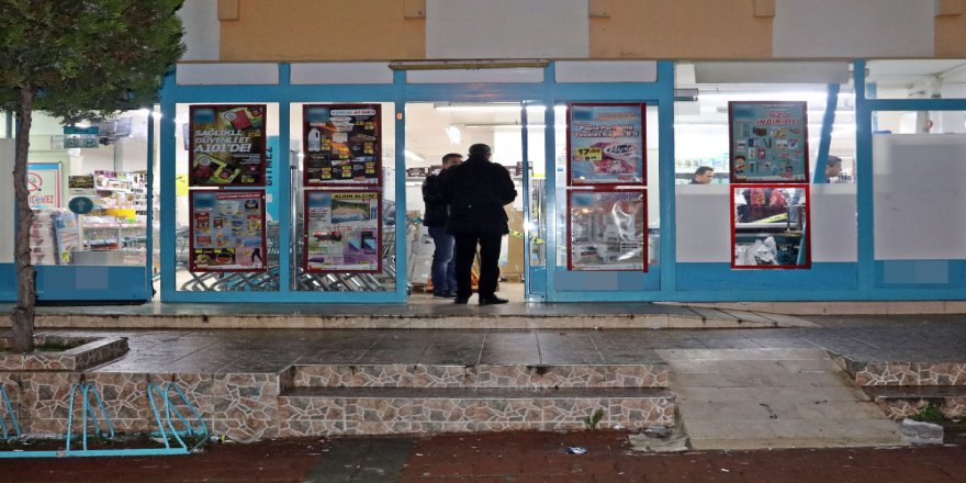 Antalya'da ünlü zincir market soyuldu