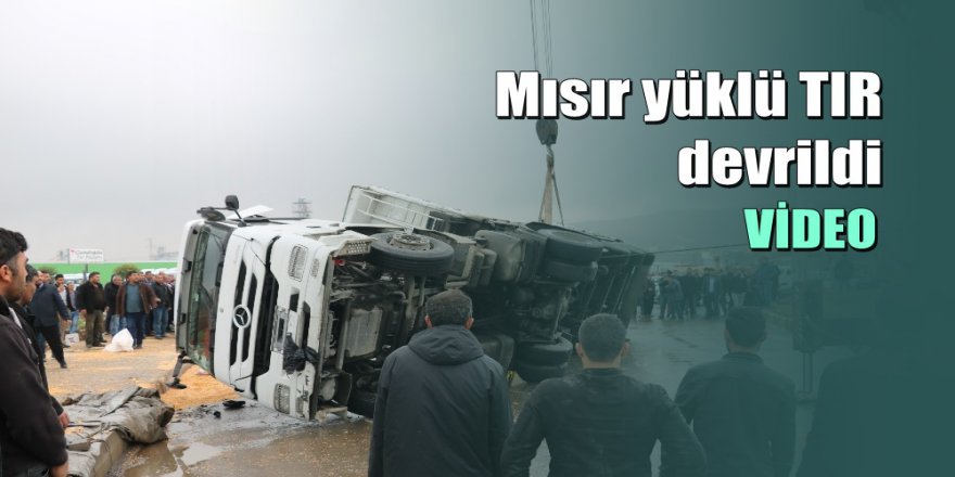 Şanlıurfa'da tır devrildi, kilometrelerce araç kuyruğu oluştu