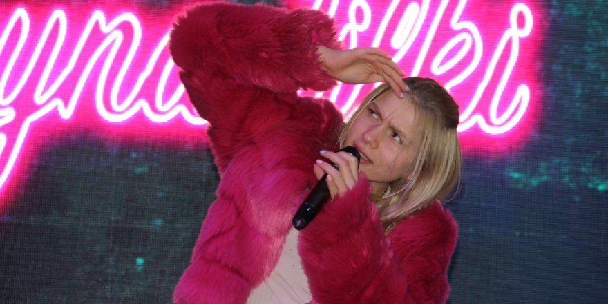Aleyna Tilki Erzurum konserinde böyle coşturdu