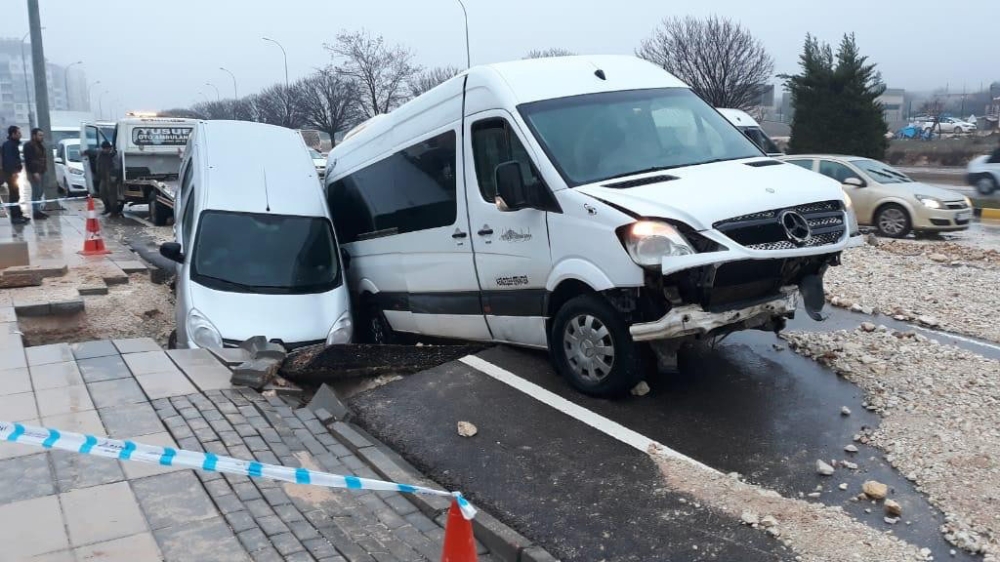 Gaziantep’te yol çöktü, yaralılar var