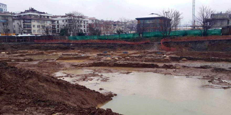 Kadıköy'de otel inşaatı kazısından tarih fışkırdı