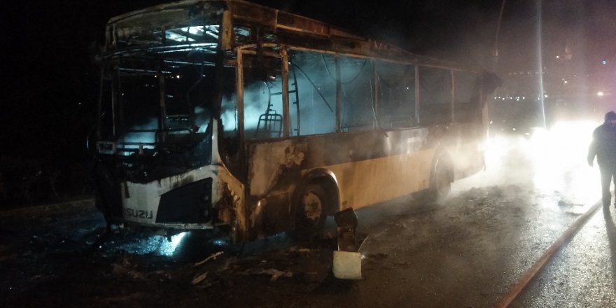 Ankara'da halk otobüsü alev alev yandı