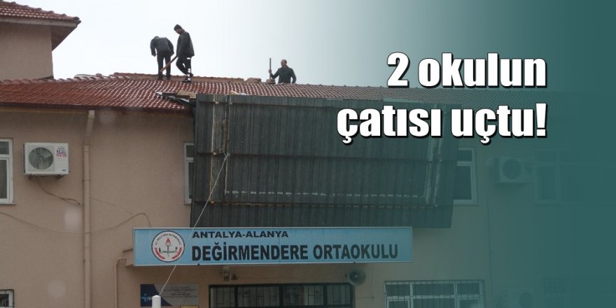 Alanya’da fırtınada ağaçlar devrildi, çatılar uçtu