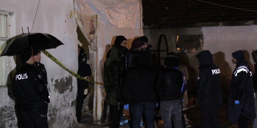 Bir çiftlikte anne ve 2 çocuğu öldürüldü