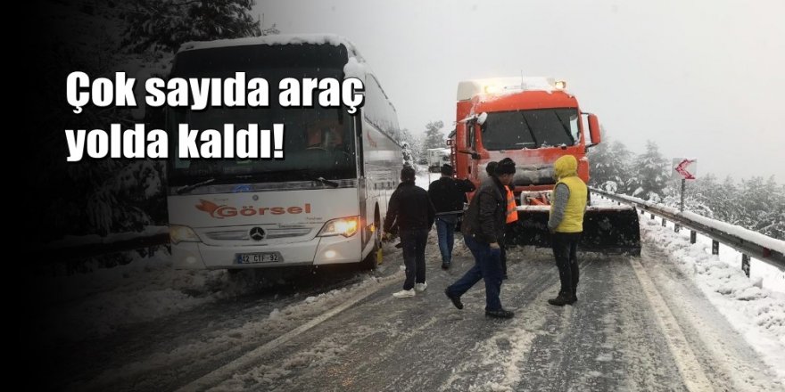 Antalya-Konya karayolunda yoğun kar yağışı