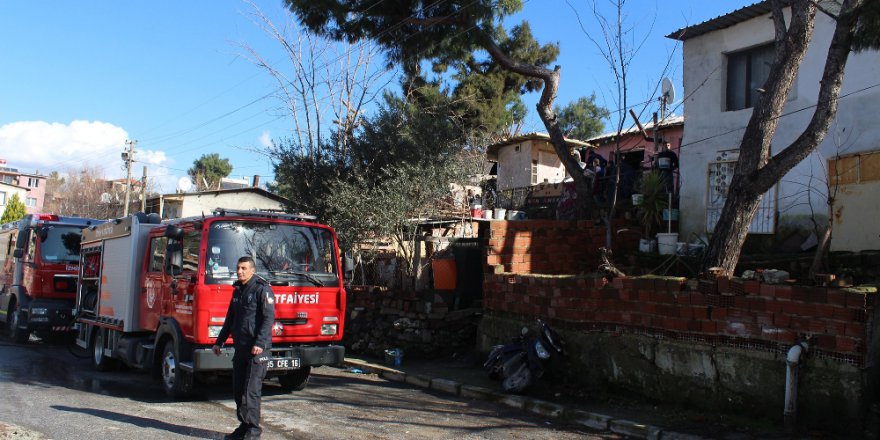 İzmir’de yangın faciası:  Anne ve bebeği öldü