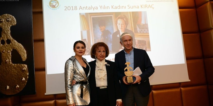 Antalya’da Yılın Kadını Ödülü Suna Kıraç’a verildi