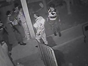 Polis aramasındaki şiddet kamerada..!