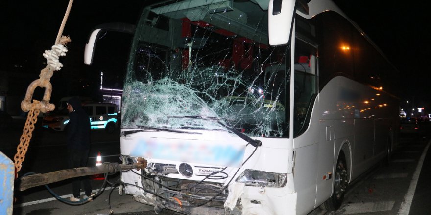 Adana'da feci kaza 3 Ölü, 2 Yaralı