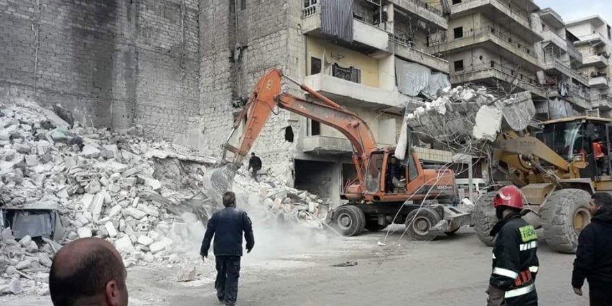 Halep'te 4 katlı bina çöktü