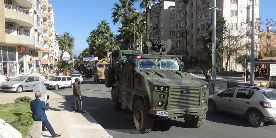 Sınıra Askeri Sevkiyat Sürüyor